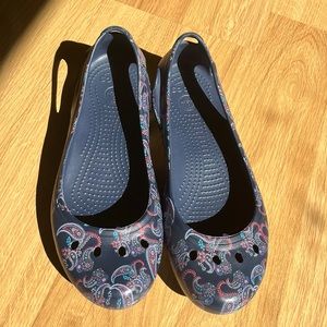 Crocs Vera Bradley Kadee Flat Ltd Ed Size 9 Navy paisley 206207